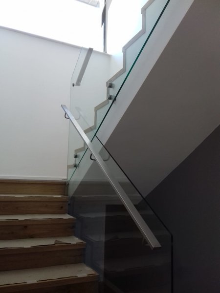 Muncitor necalificat confectii metalice.