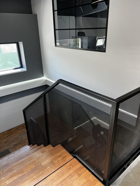 Muncitor necalificat confectii metalice.